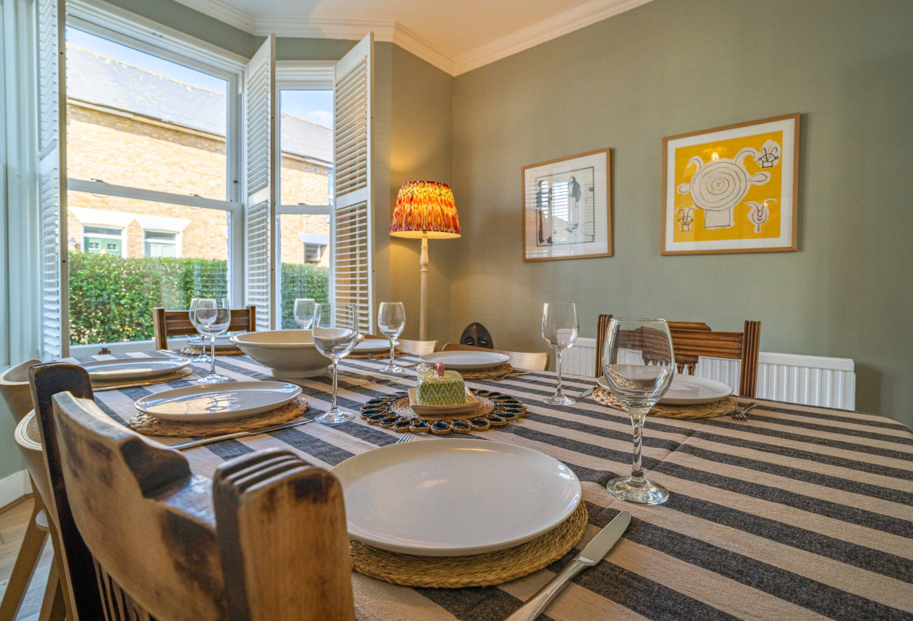 Deal |Stylish Home, Logburner, near Beach & Castle in 73 Gladstone Road - Property image 38 - VivreStays
