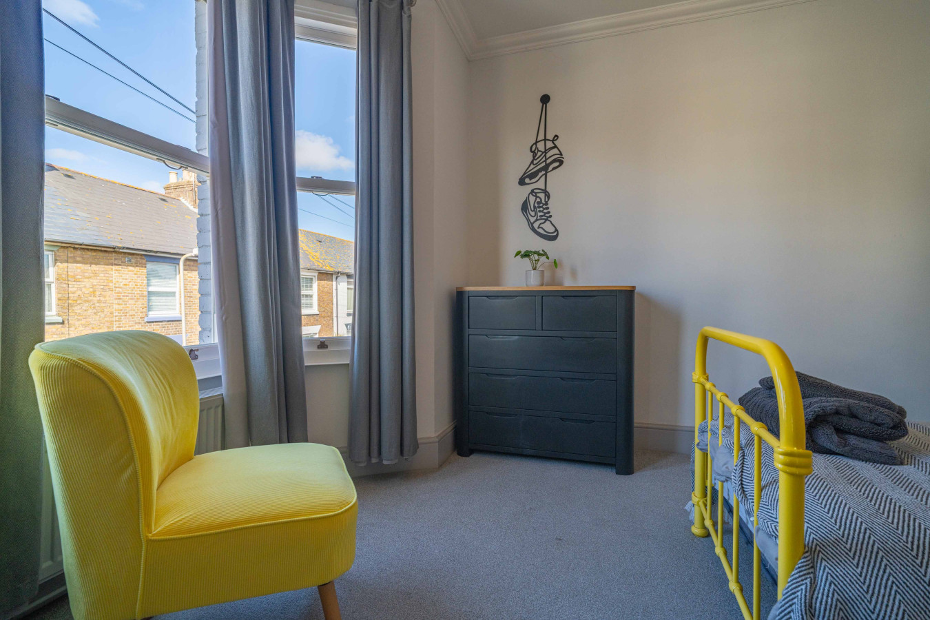Deal |Stylish Home, Logburner, near Beach & Castle in 73 Gladstone Road - Property image 37 - VivreStays