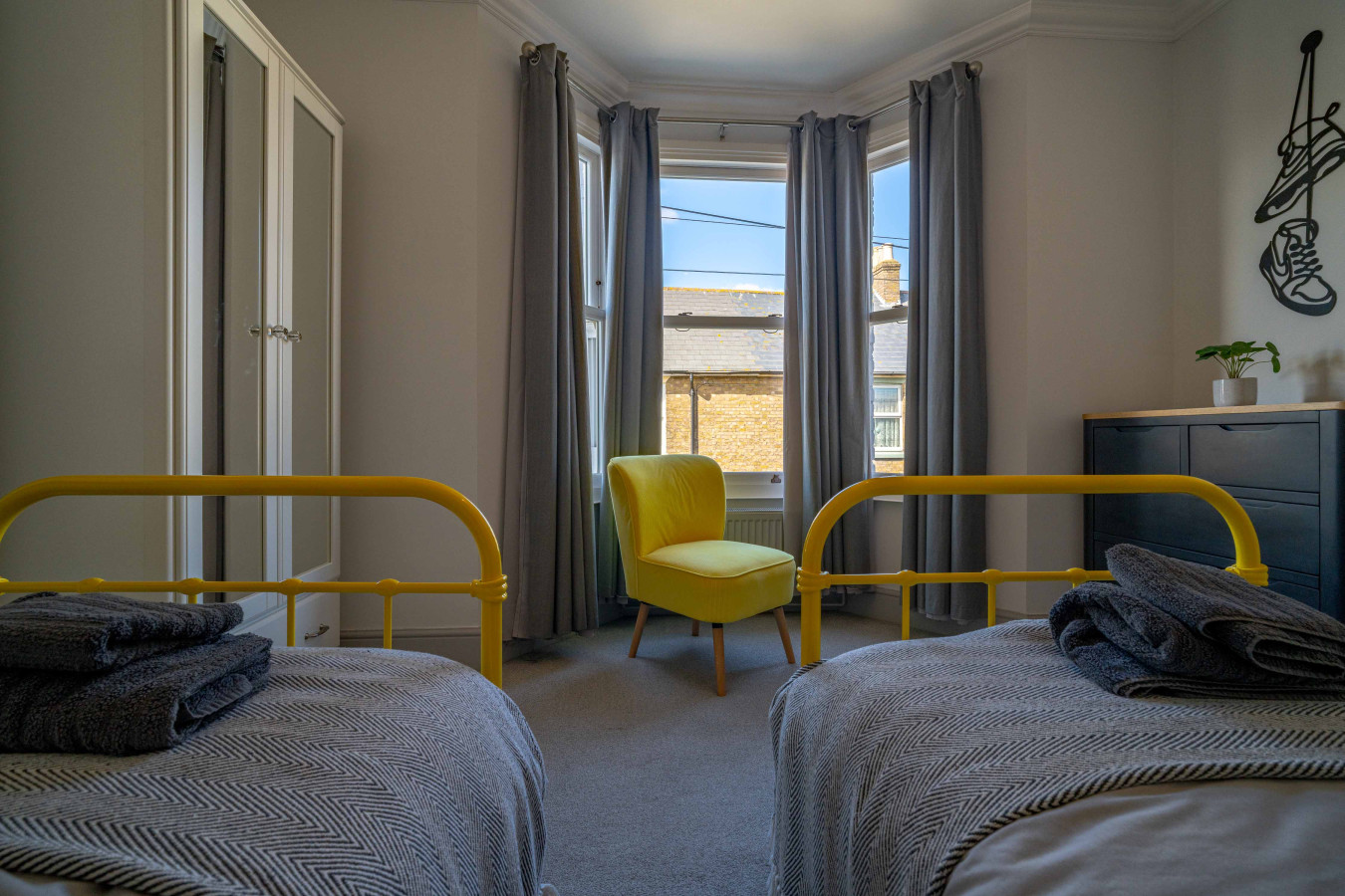 Deal |Stylish Home, Logburner, near Beach & Castle in 73 Gladstone Road - Property image 32 - VivreStays