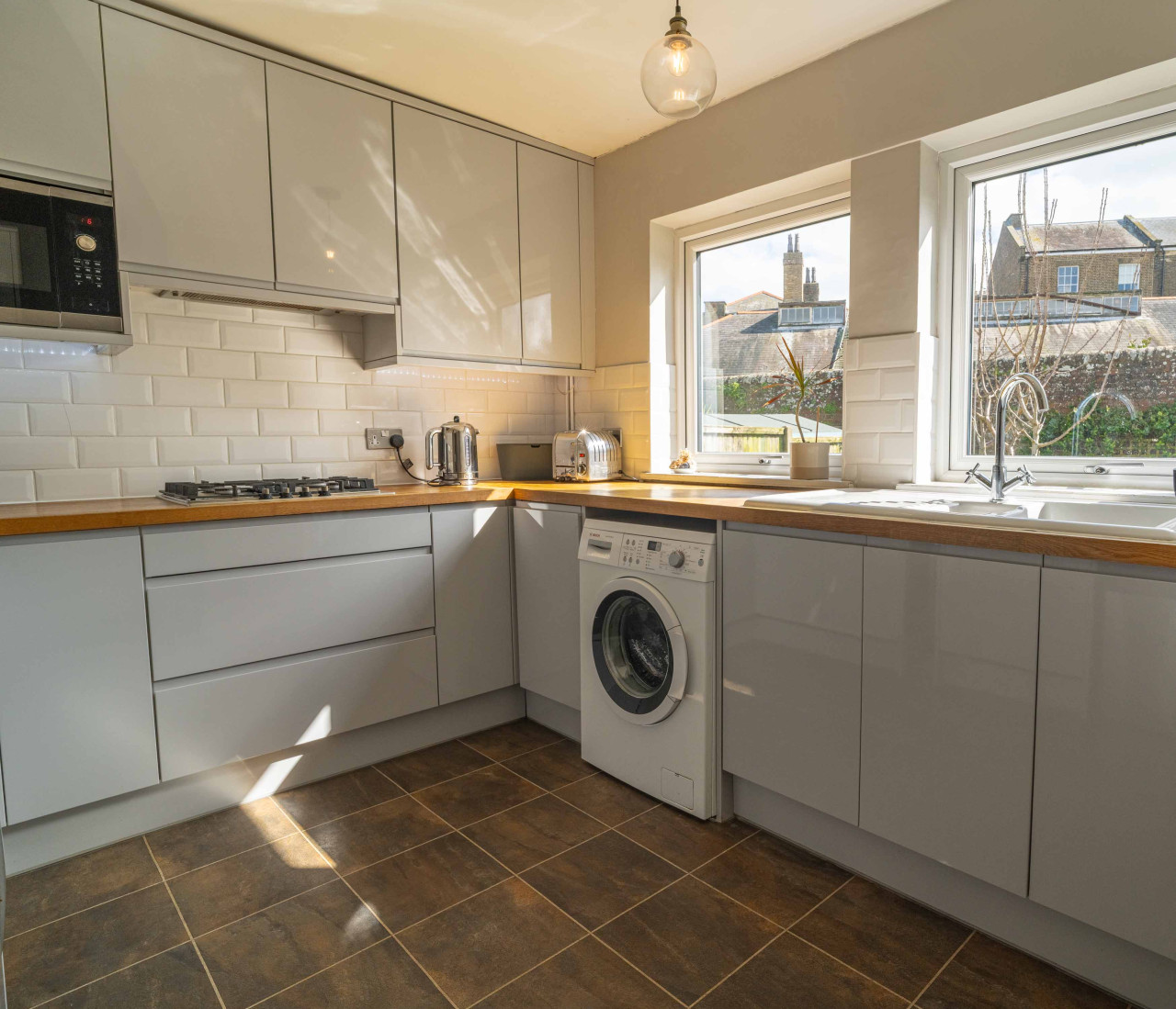 Deal |Stylish Home, Logburner, near Beach & Castle in 73 Gladstone Road - Property image 17 - VivreStays