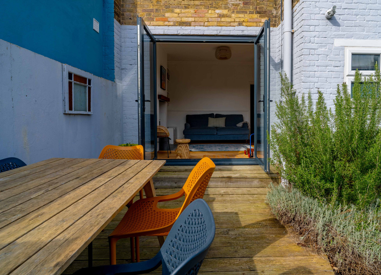 Deal |Stylish Home, Logburner, near Beach & Castle in 73 Gladstone Road - Property image 4 - VivreStays