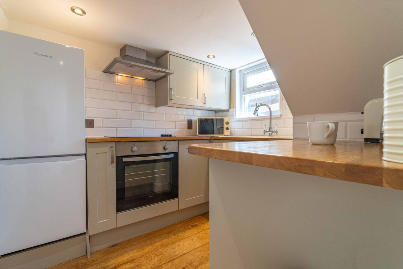 Margate |Stylish House nr Old Town | Beach |Garden |3bedrooms in 24 Dane Hill - Property image 5 - VivreStays