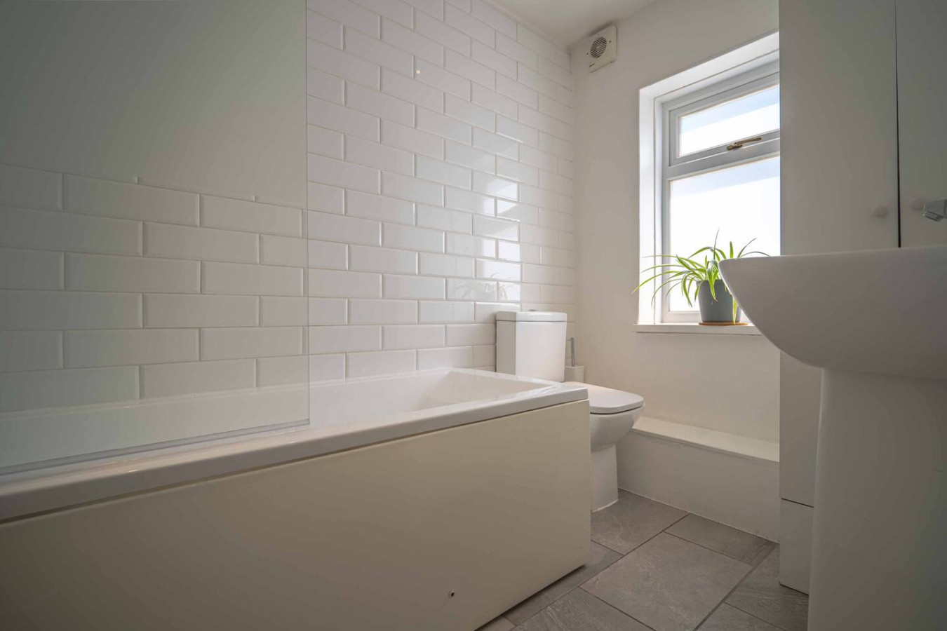 Margate |Stylish House nr Old Town | Beach |Garden |3bedrooms in 24 Dane Hill - Property image 26 - VivreStays