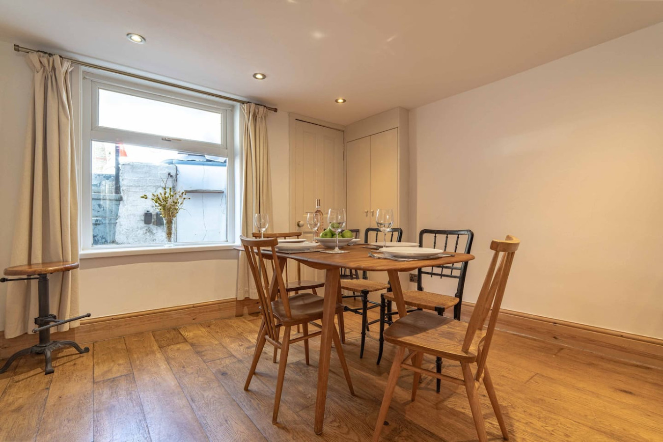 Margate |Stylish House nr Old Town | Beach |Garden |3bedrooms in 24 Dane Hill - Property image 4 - VivreStays