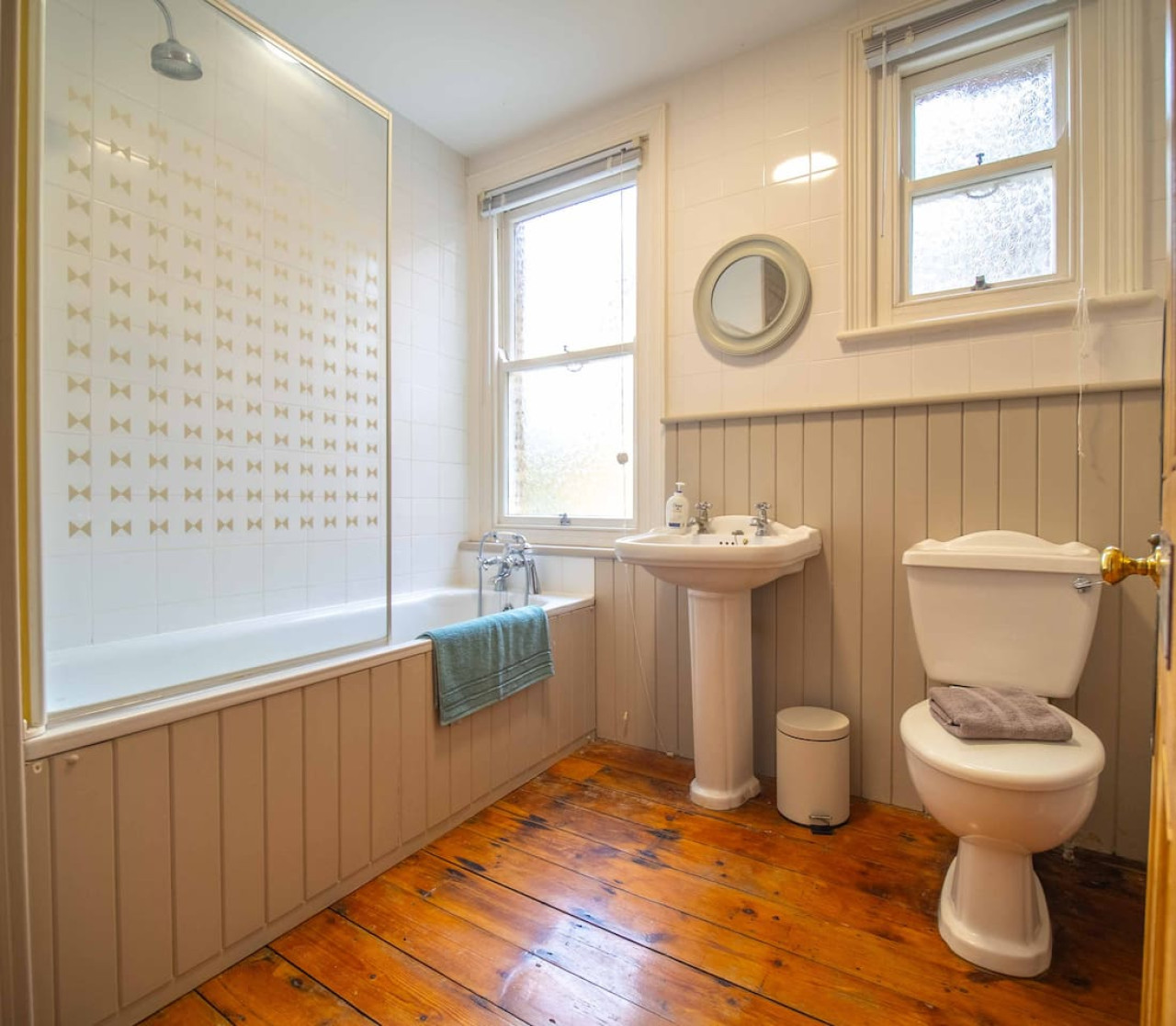Broadstairs | Spacious Heritage House | 5Beds & 2 Bathrooms | Central Location in 53 Queens Road - Property image 4 - VivreStays