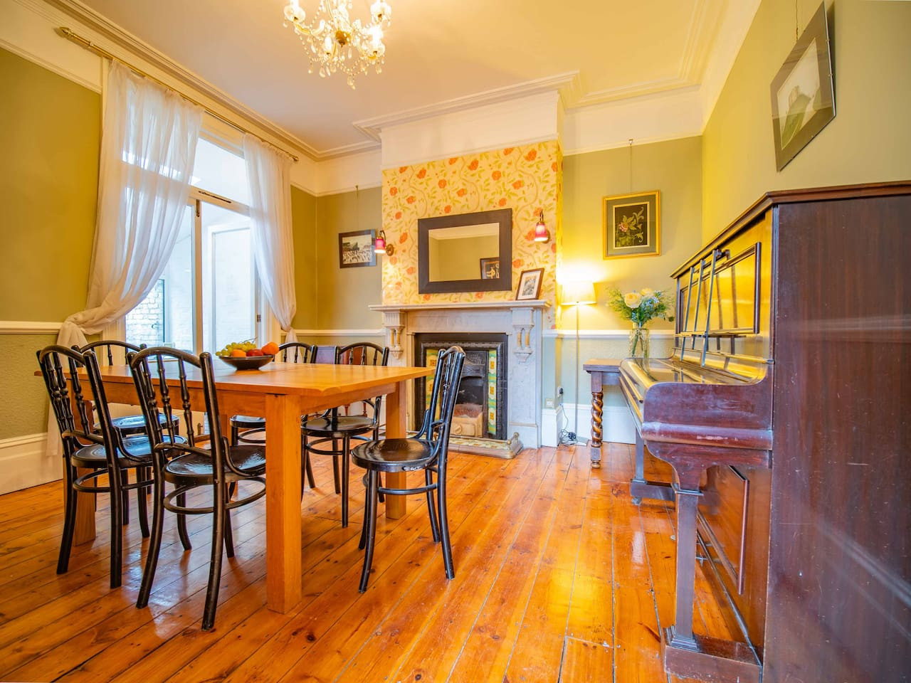 Broadstairs | Spacious Heritage House | 5Beds & 2 Bathrooms | Central Location in 53 Queens Road - Property image 16 - VivreStays