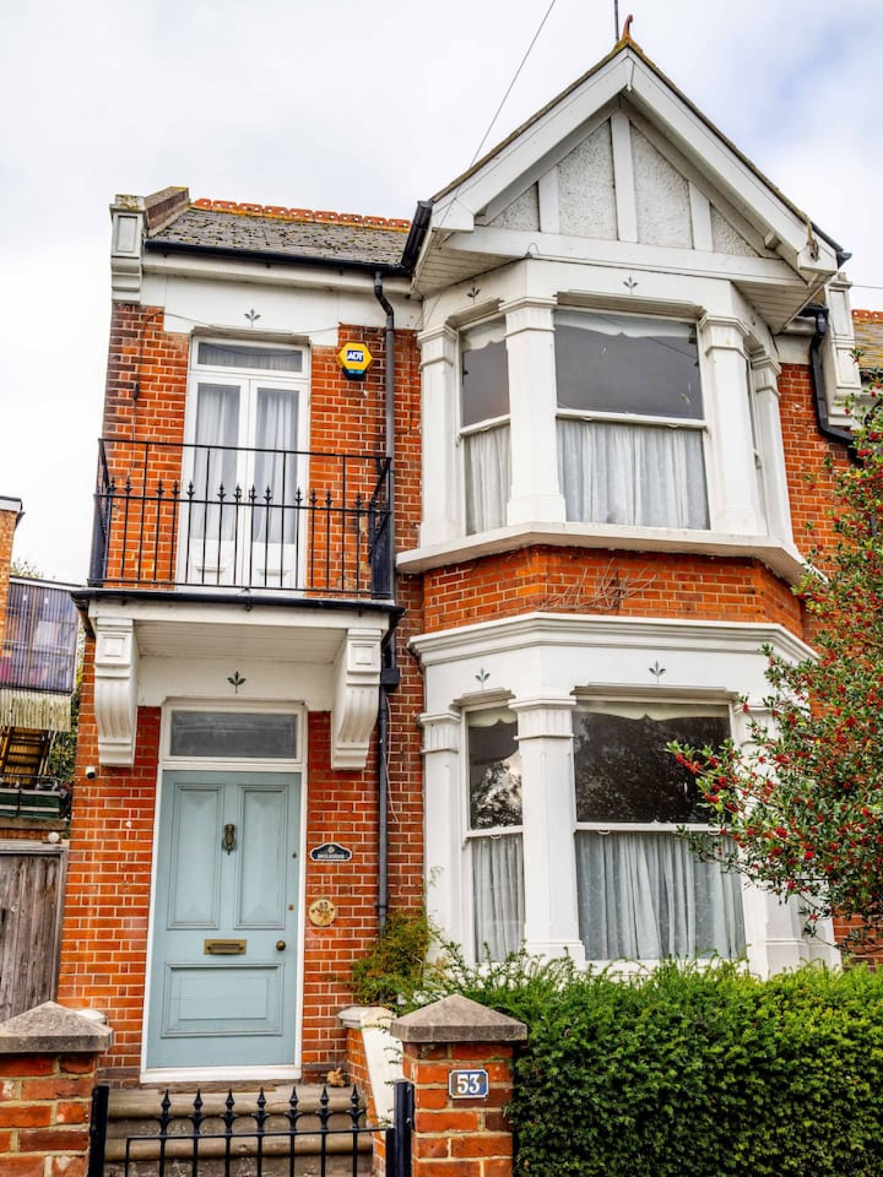 Broadstairs | Spacious Heritage House | 5Beds & 2 Bathrooms | Central Location in 53 Queens Road - Property image 25 - VivreStays