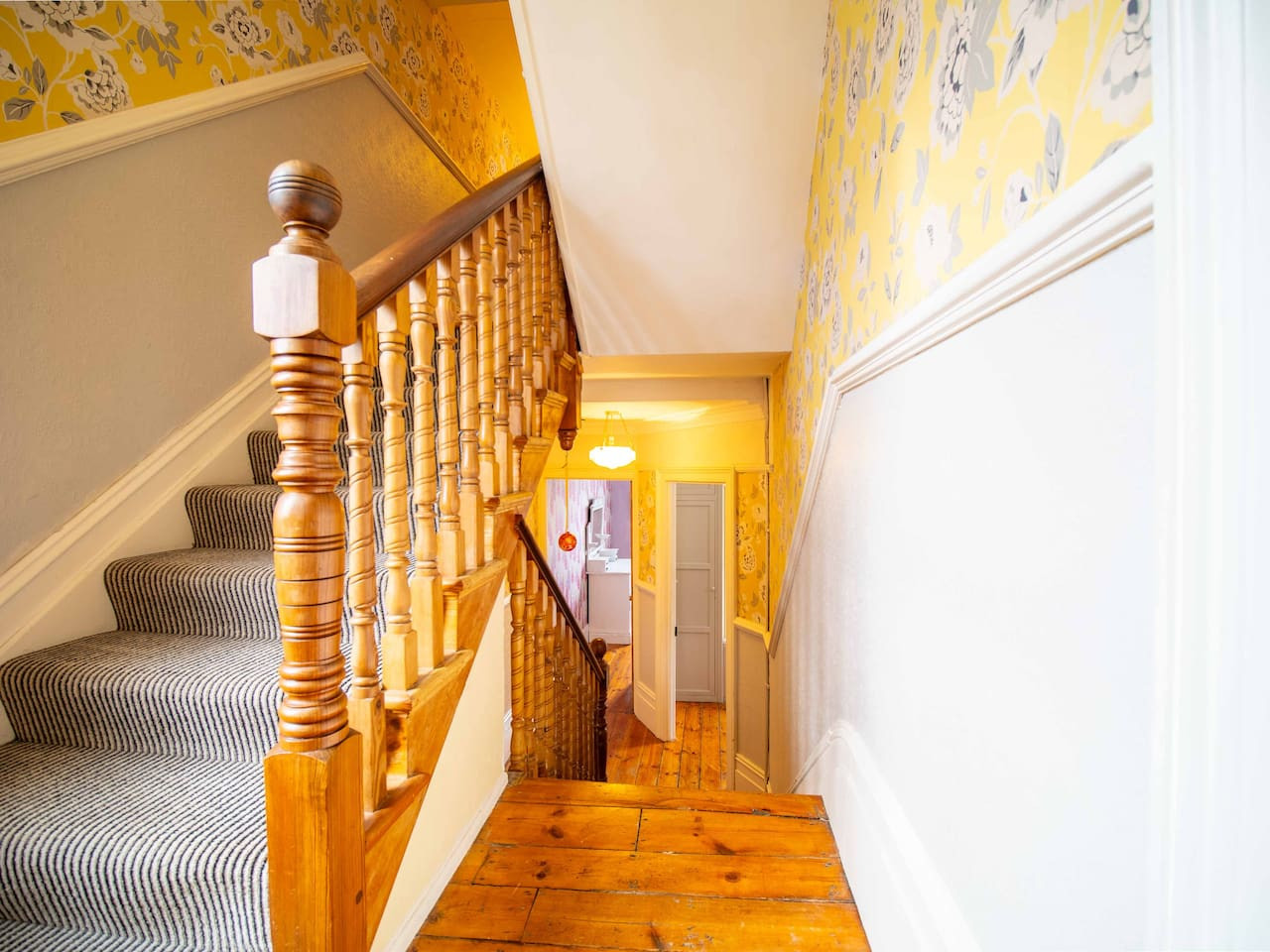 Broadstairs | Spacious Heritage House | 5Beds & 2 Bathrooms | Central Location in 53 Queens Road - Property image 18 - VivreStays