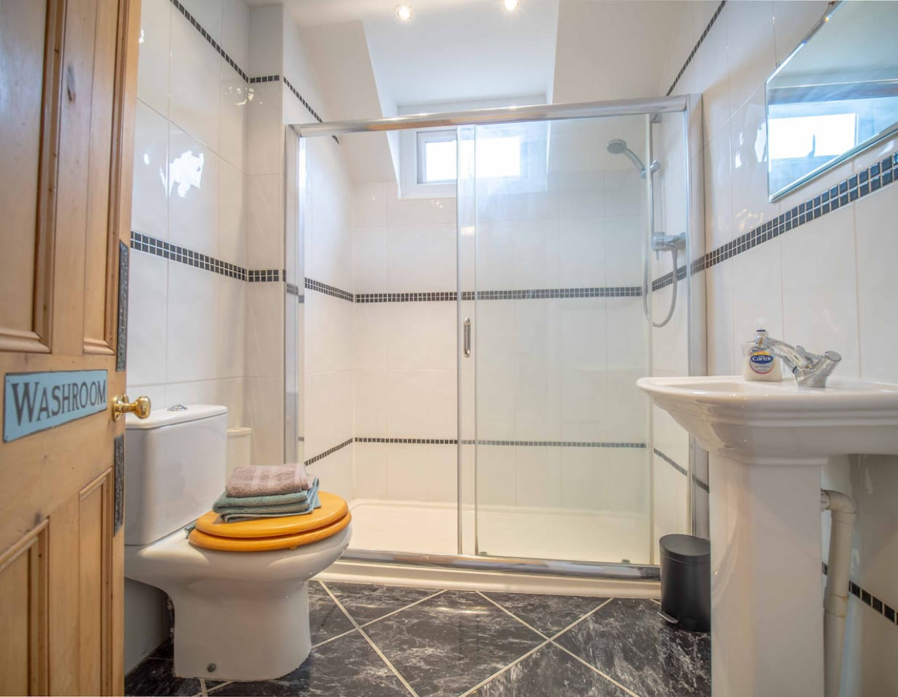 Broadstairs | Spacious Heritage House | 5Beds & 2 Bathrooms | Central Location in 53 Queens Road - Property image 19 - VivreStays