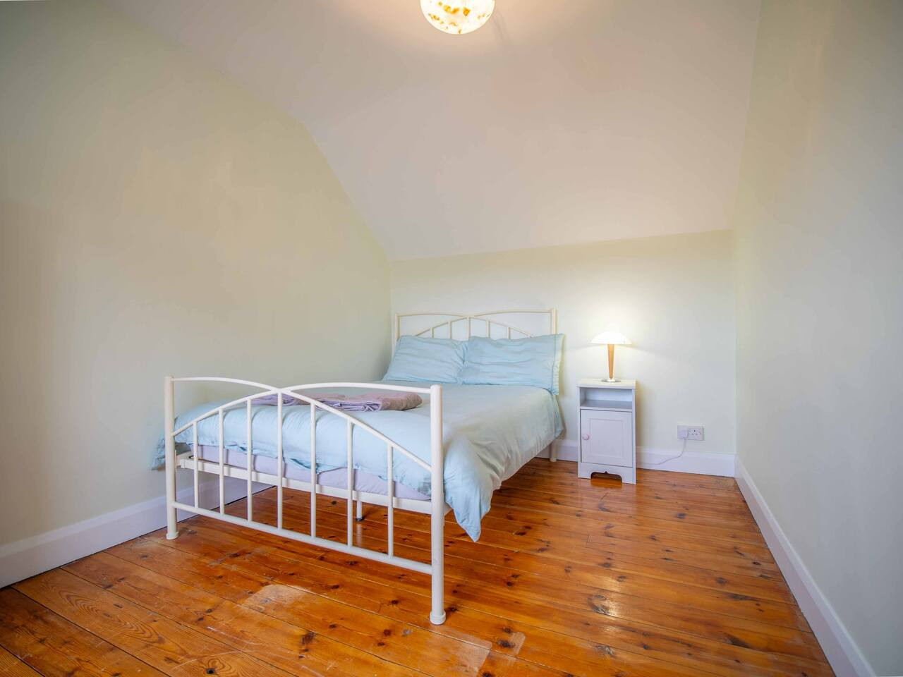 Broadstairs | Spacious Heritage House | 5Beds & 2 Bathrooms | Central Location in 53 Queens Road - Property image 22 - VivreStays