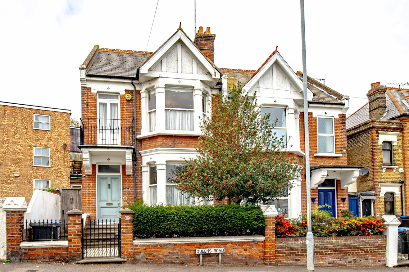Broadstairs | Spacious Heritage House | 5Beds & 2 Bathrooms | Central Location in 53 Queens Road - Property image 3 - VivreStays