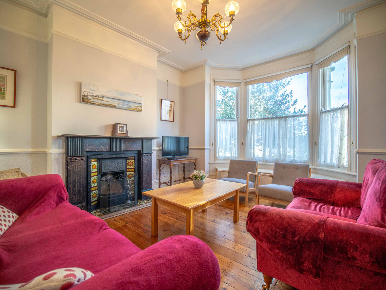 Broadstairs | Spacious Heritage House | 5Beds & 2 Bathrooms | Central Location in 53 Queens Road - Property image 40 - VivreStays