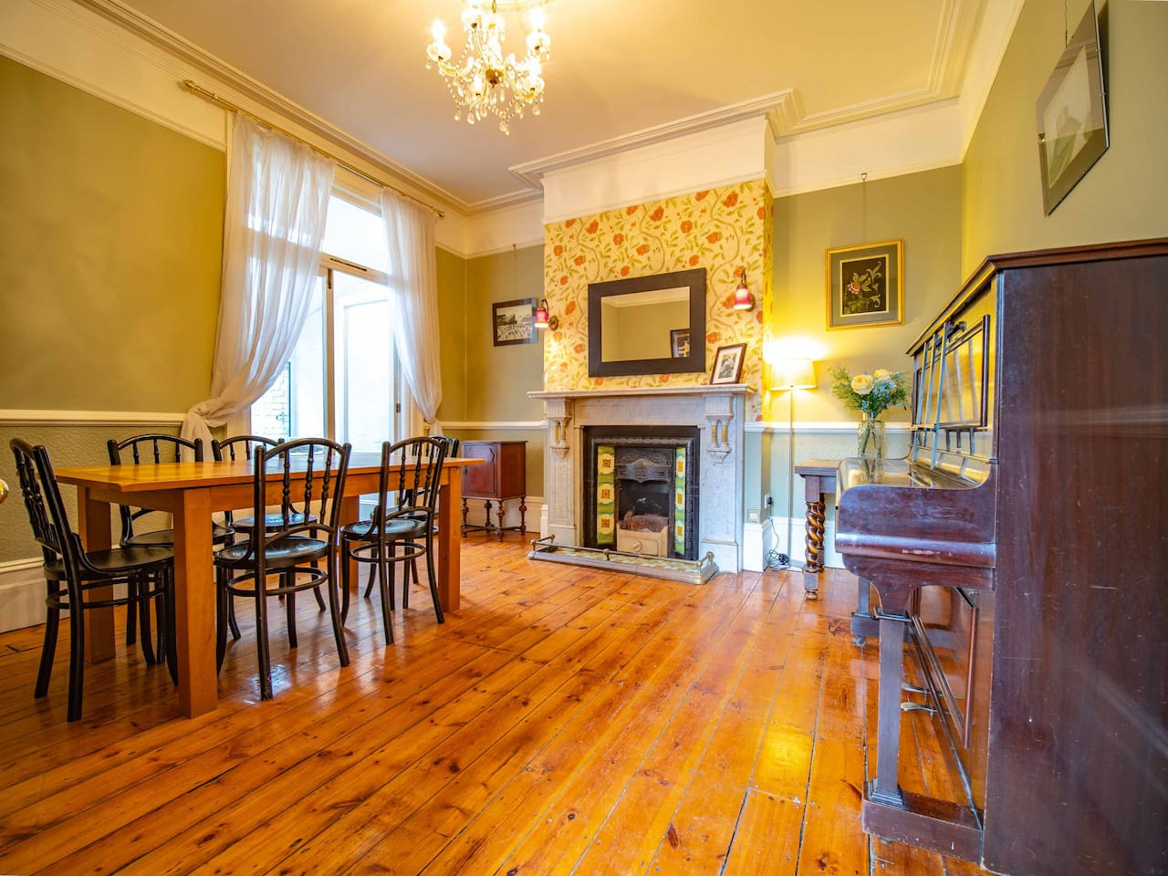 Broadstairs | Spacious Heritage House | 5Beds & 2 Bathrooms | Central Location in 53 Queens Road - Property image 11 - VivreStays