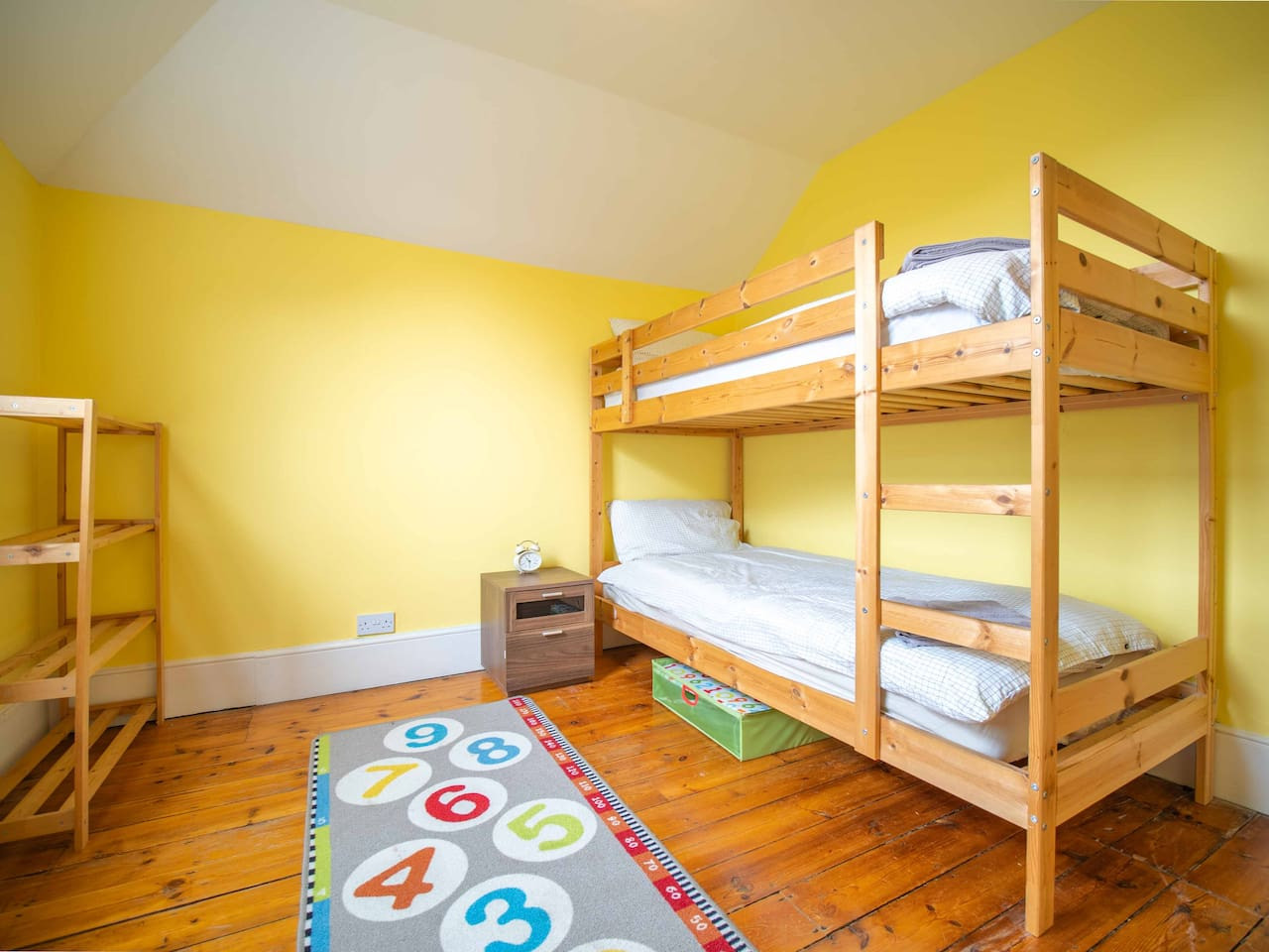 Broadstairs | Spacious Heritage House | 5Beds & 2 Bathrooms | Central Location in 53 Queens Road - Property image 21 - VivreStays