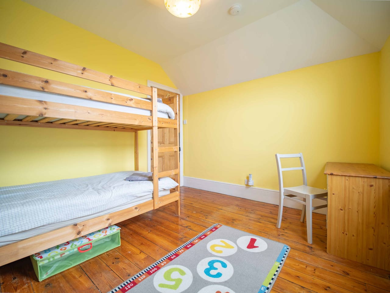 Broadstairs | Spacious Heritage House | 5Beds & 2 Bathrooms | Central Location in 53 Queens Road - Property image 20 - VivreStays