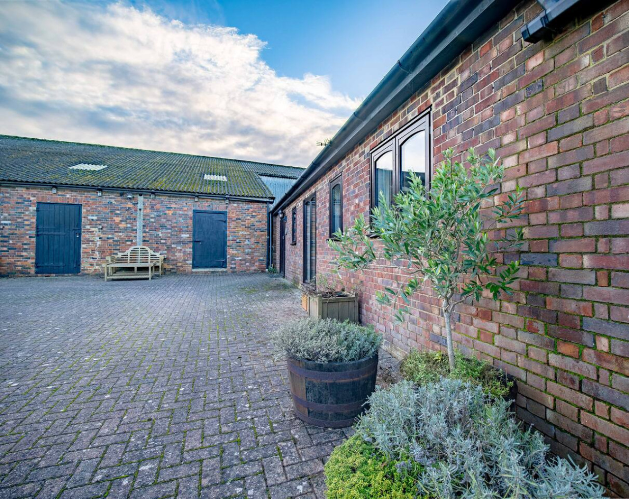 Rural Canterbury | Sheep Shed | Barn Conversion on a Farm | sleeps 4 in The Sheep Shed, Mill Lane, Courthope Farm - Property image 27 - VivreStays