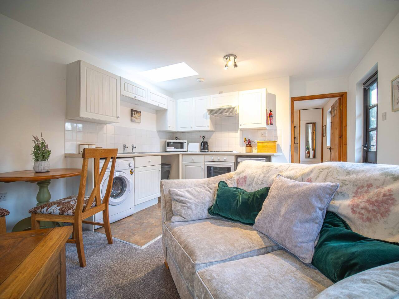 Rural Canterbury |Goose Shed | Courthope Farm Cottage | Cosy Electric Fire in The Goose Shed, Courthope Farm, Mill Lane The Goose Shed - Property image 14 - VivreStays