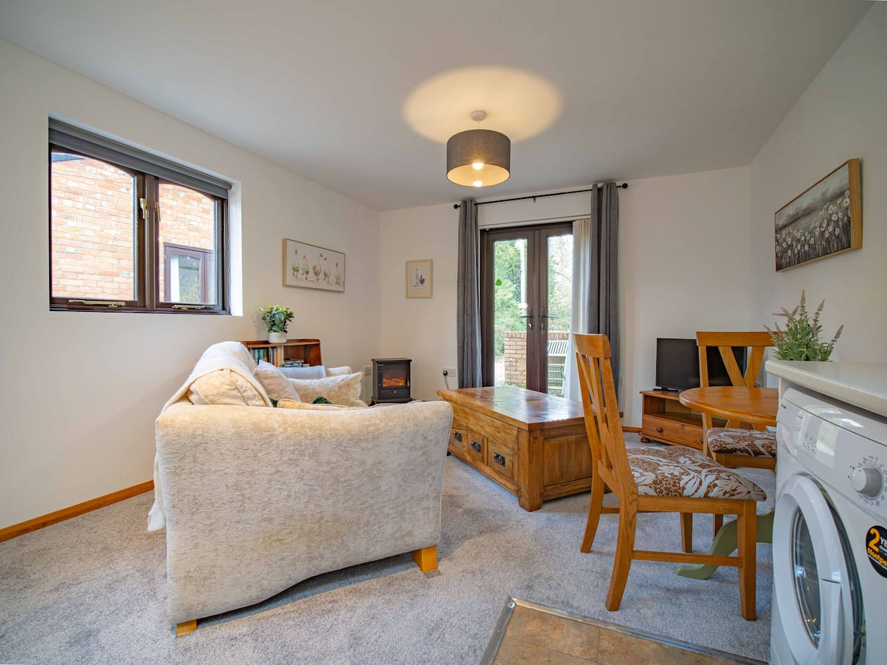 Rural Canterbury |Goose Shed | Courthope Farm Cottage | Cosy Electric Fire in The Goose Shed, Courthope Farm, Mill Lane The Goose Shed - Property image 7 - VivreStays
