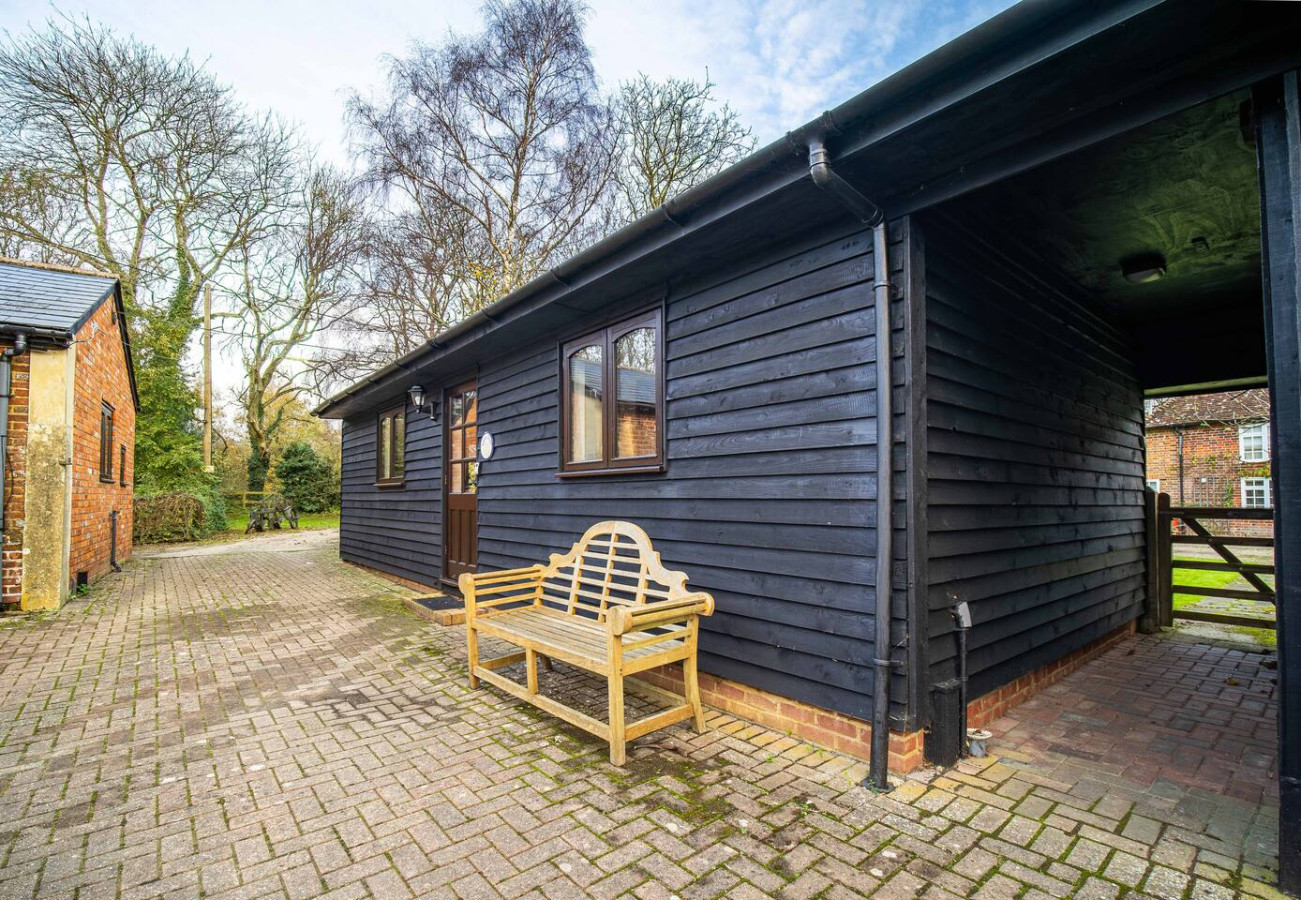 Rural Canterbury |Goose Shed | Courthope Farm Cottage | Cosy Electric Fire in The Goose Shed, Courthope Farm, Mill Lane The Goose Shed - Property image 23 - VivreStays