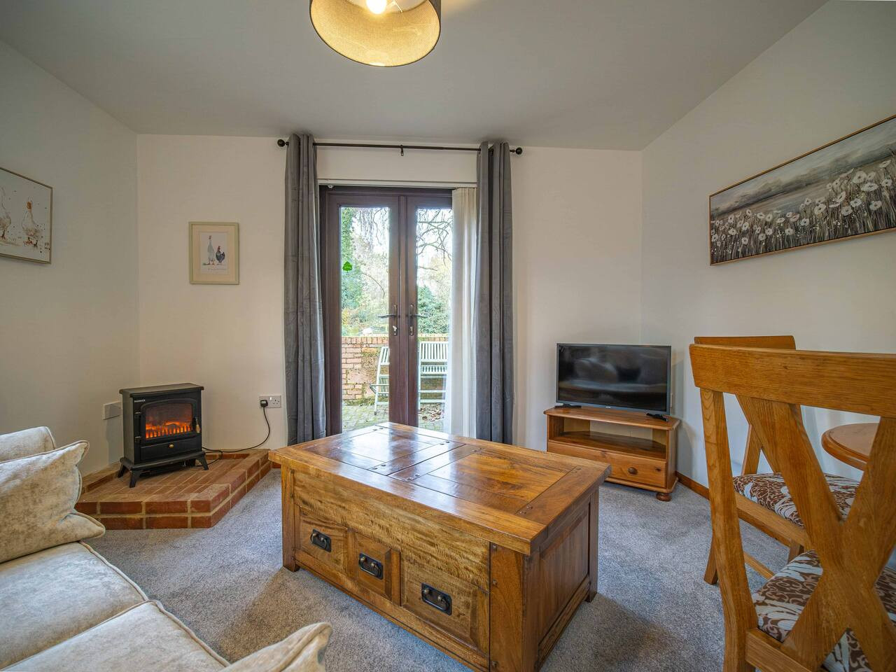 Rural Canterbury |Goose Shed | Courthope Farm Cottage | Cosy Electric Fire in The Goose Shed, Courthope Farm, Mill Lane The Goose Shed - Property image 9 - VivreStays