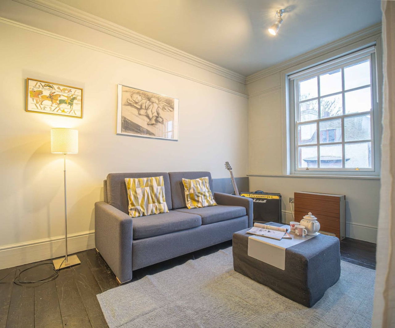 Whitstable |Lilli's Danish Hideaway in Heart of Town | Stylish Interior Decor in 1, 56a High Street - Property image 18 - VivreStays