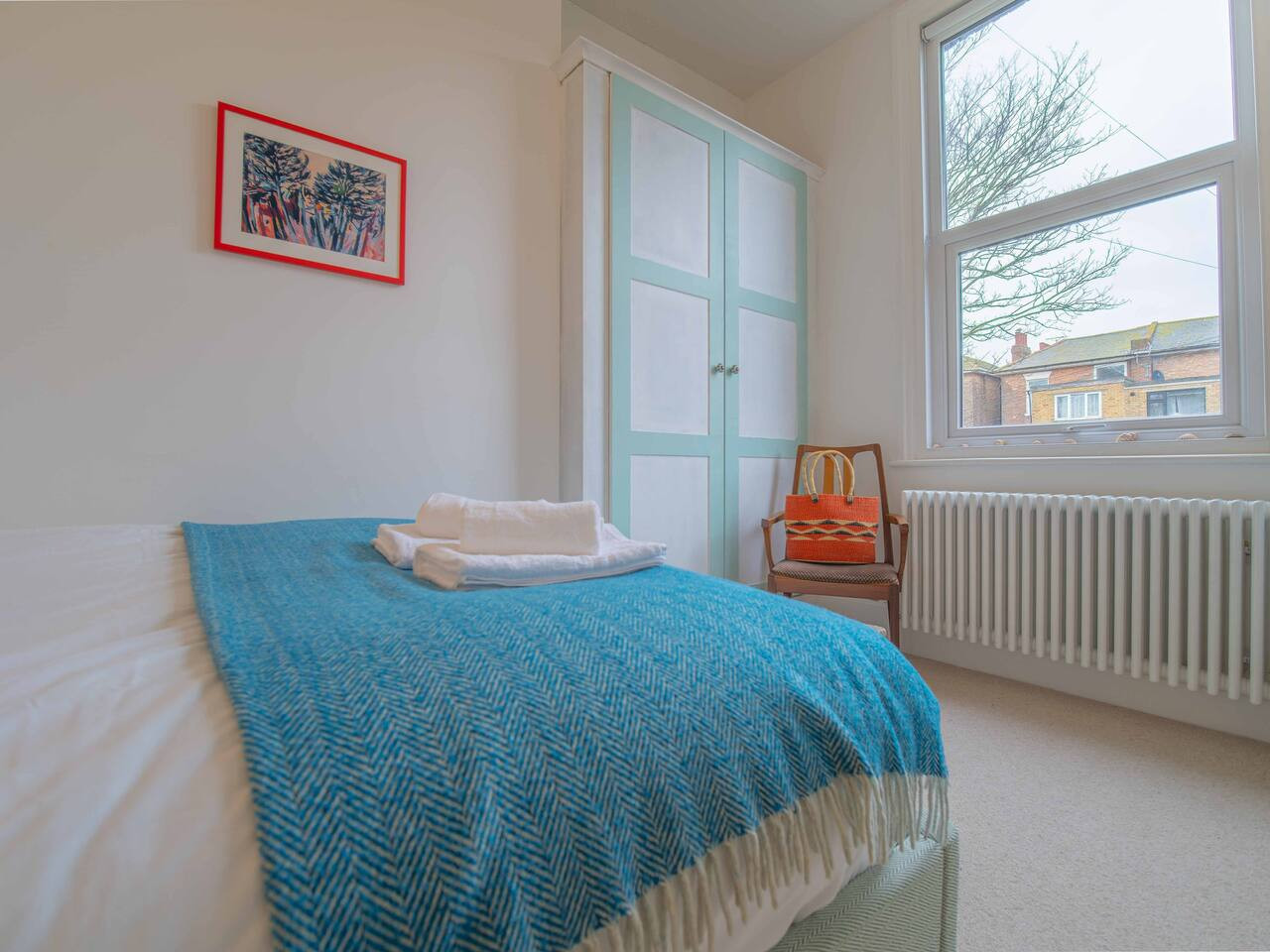 Boutique 2 bed, walk to beach, 15 mins to Old Town in 3, 14 Dalby Square - Property image 7 - VivreStays