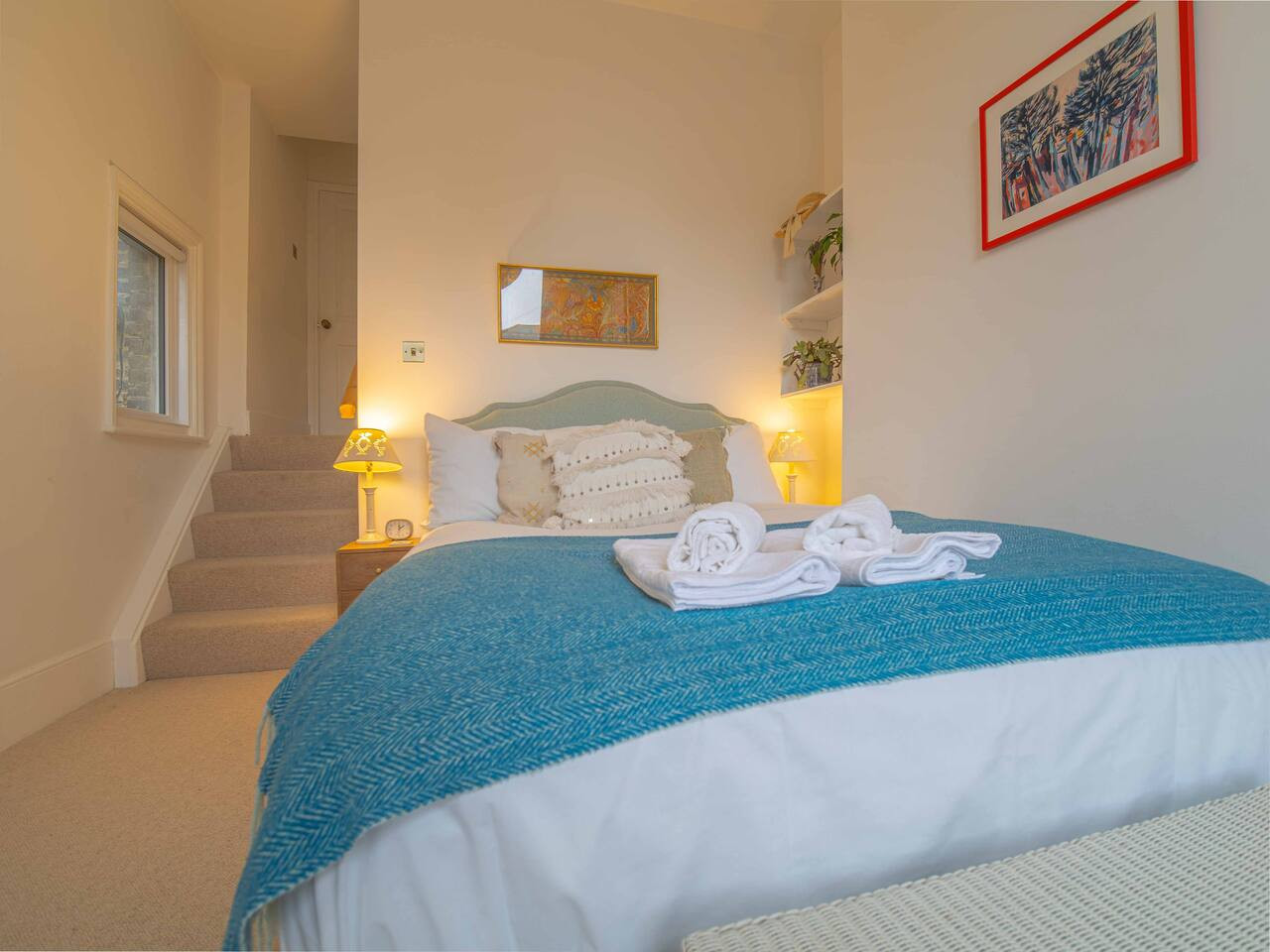 Boutique 2 bed, walk to beach, 15 mins to Old Town in 3, 14 Dalby Square - Property image 8 - VivreStays