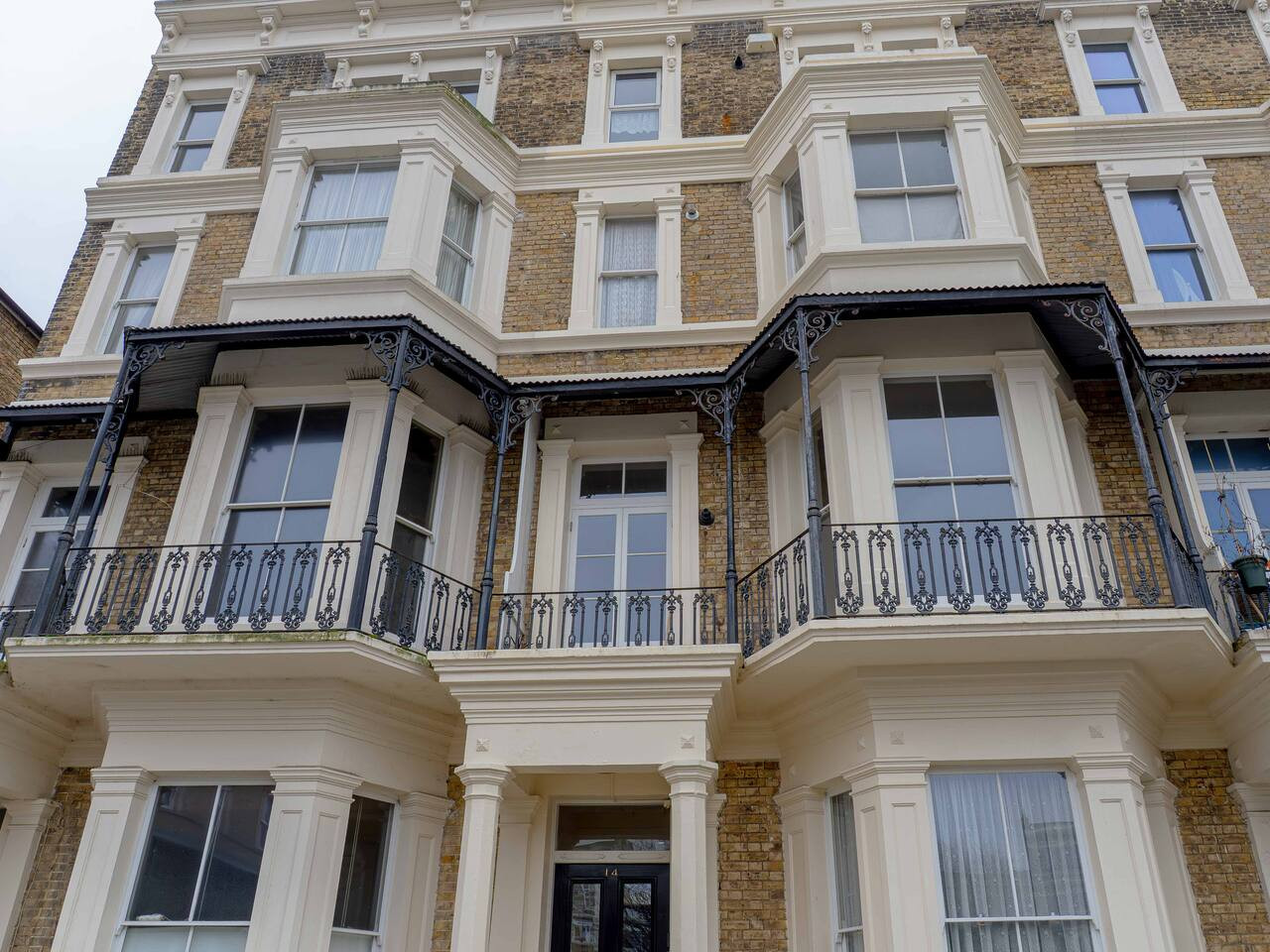 Boutique 2 bed, walk to beach, 15 mins to Old Town in 3, 14 Dalby Square - Property image 35 - VivreStays