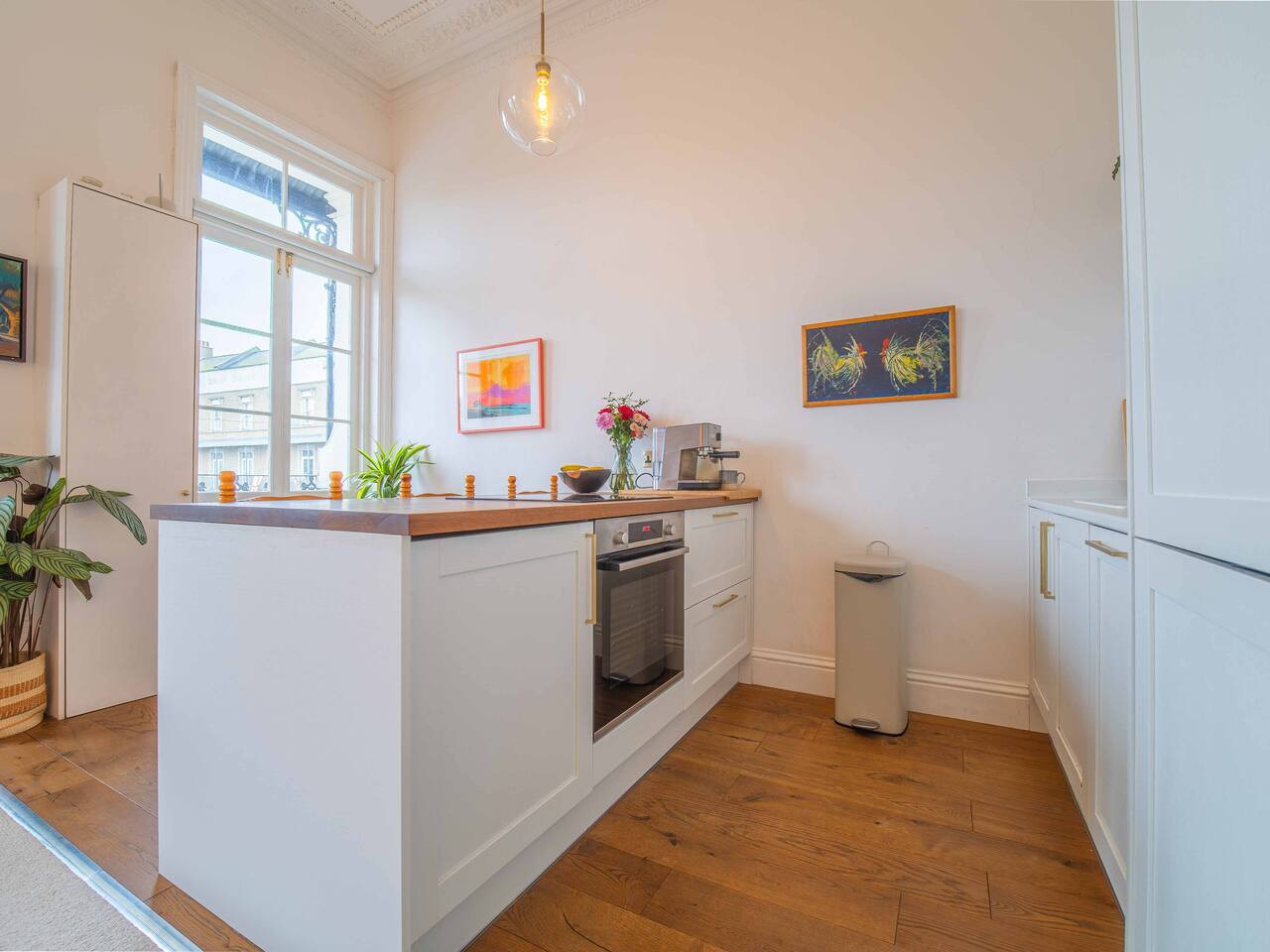 Boutique 2 bed, walk to beach, 15 mins to Old Town in 3, 14 Dalby Square - Property image 5 - VivreStays
