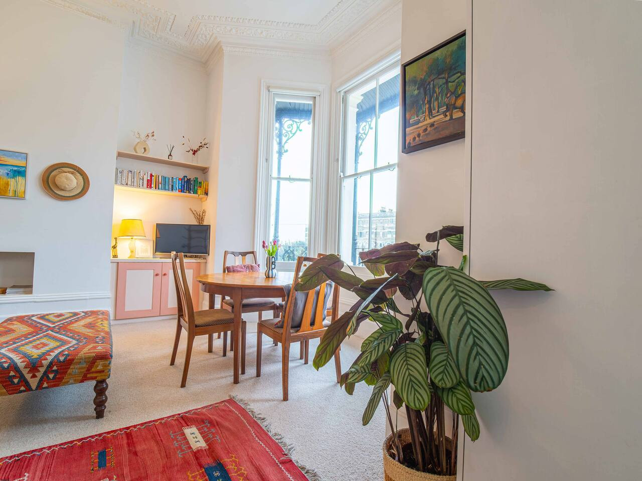 Boutique 2 bed, walk to beach, 15 mins to Old Town in 3, 14 Dalby Square - Property image 17 - VivreStays