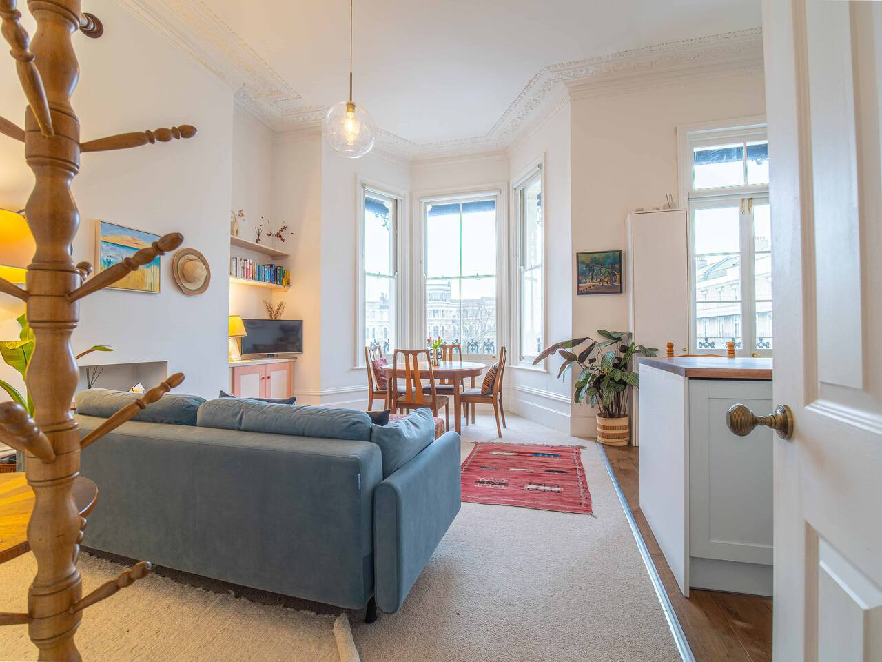 Boutique 2 bed, walk to beach, 15 mins to Old Town in 3, 14 Dalby Square - Property image 16 - VivreStays