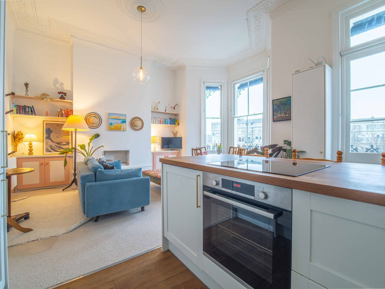 Boutique 2 bed, walk to beach, 15 mins to Old Town in 3, 14 Dalby Square - Property image 3 - VivreStays