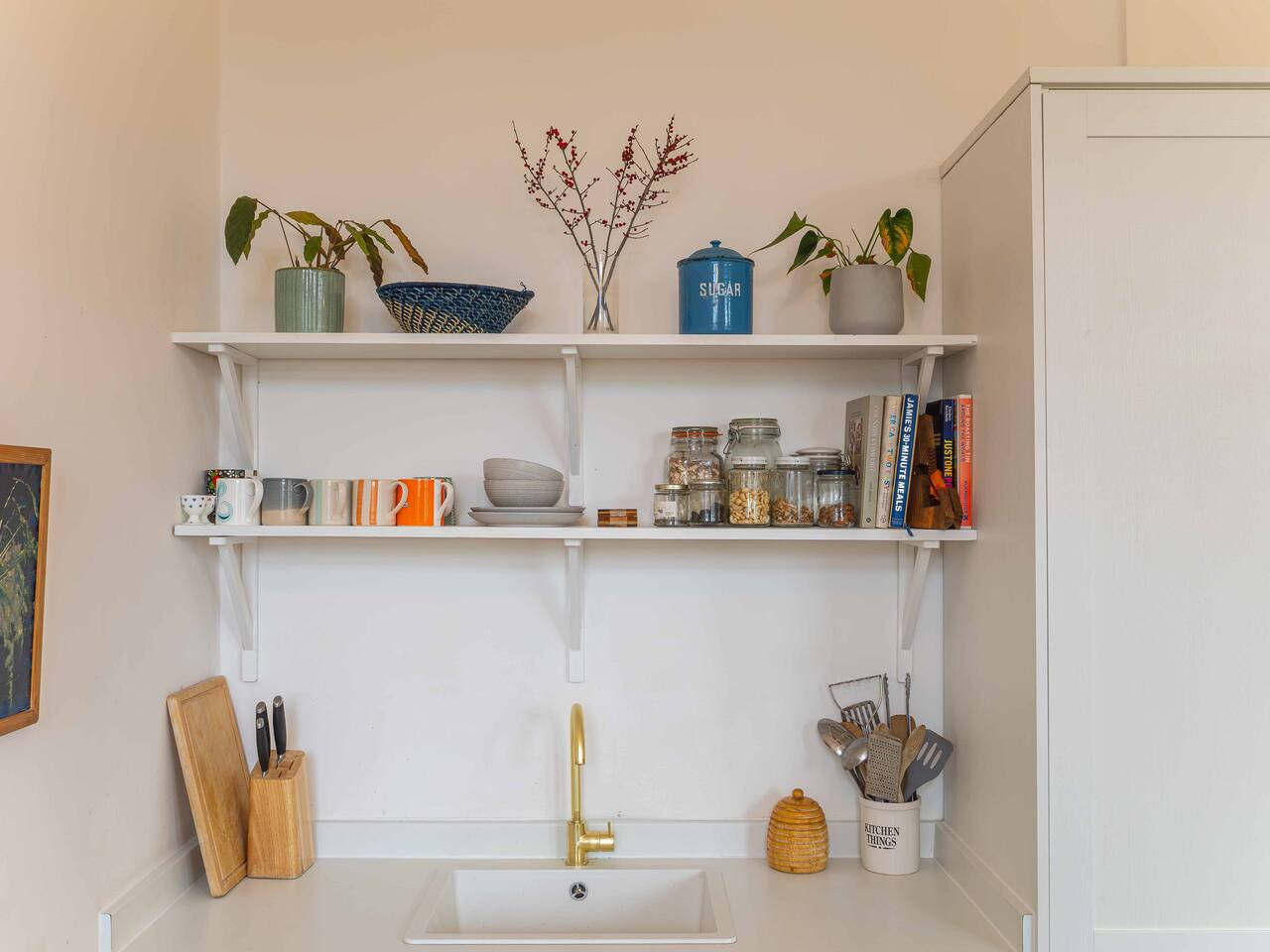 Boutique 2 bed, walk to beach, 15 mins to Old Town in 3, 14 Dalby Square - Property image 4 - VivreStays
