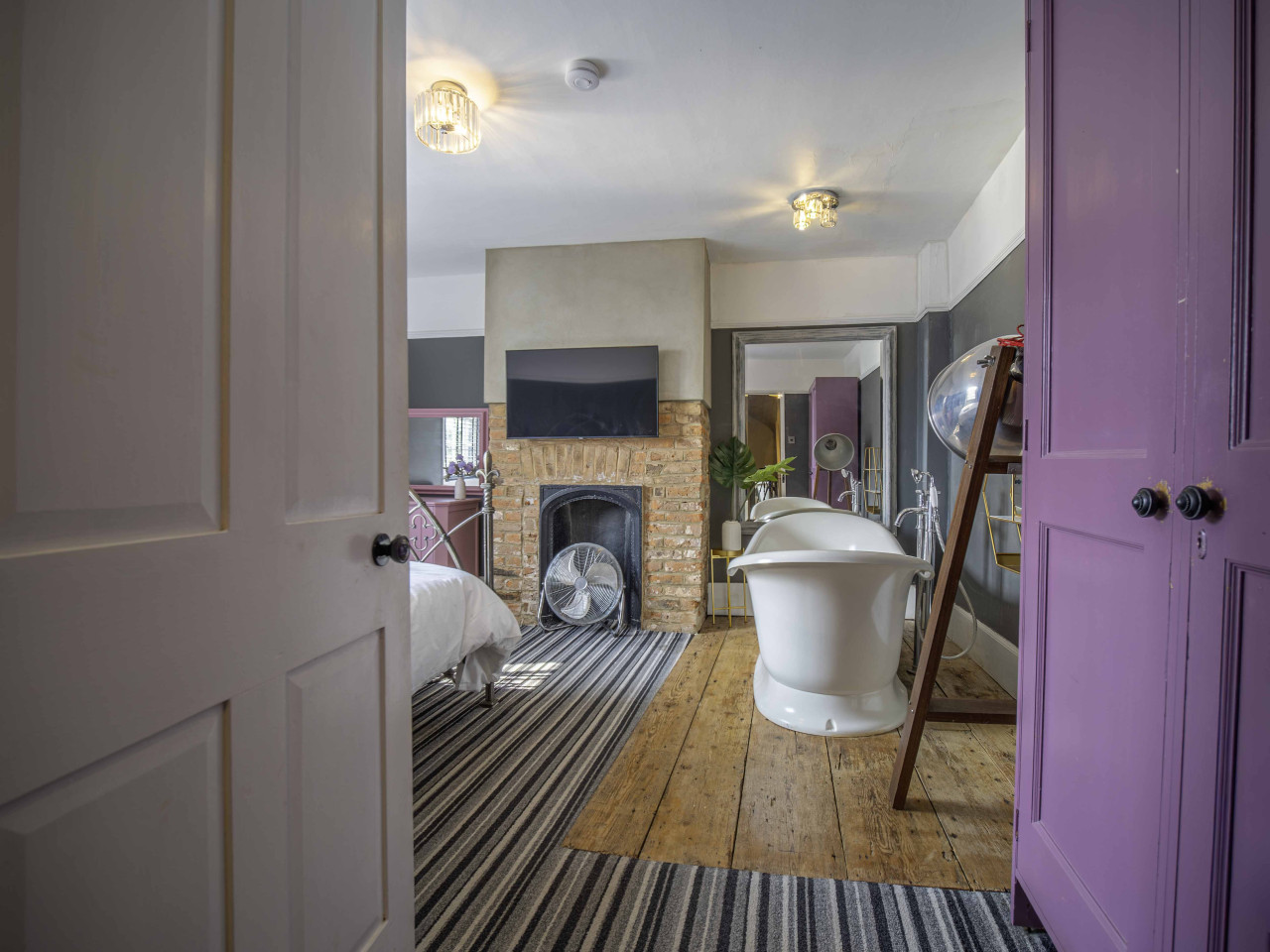 Broadstairs | Betsy Cottage | 17th-Century Flint Cottage by Viking Bay in 14 Nelson Place - Property image 4 - VivreStays