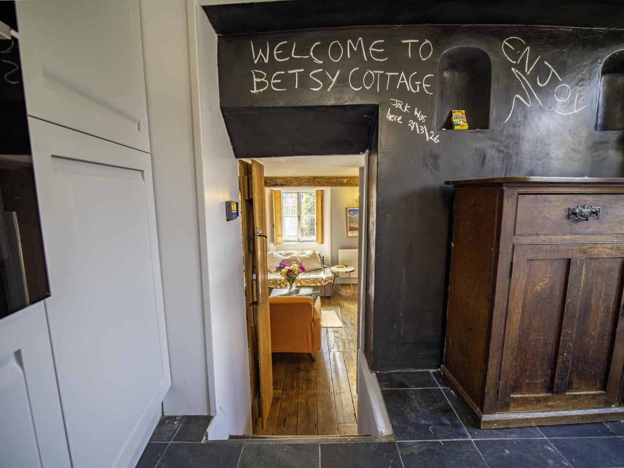 Broadstairs | Betsy Cottage | 17th-Century Flint Cottage by Viking Bay in 14 Nelson Place - Property image 38 - VivreStays