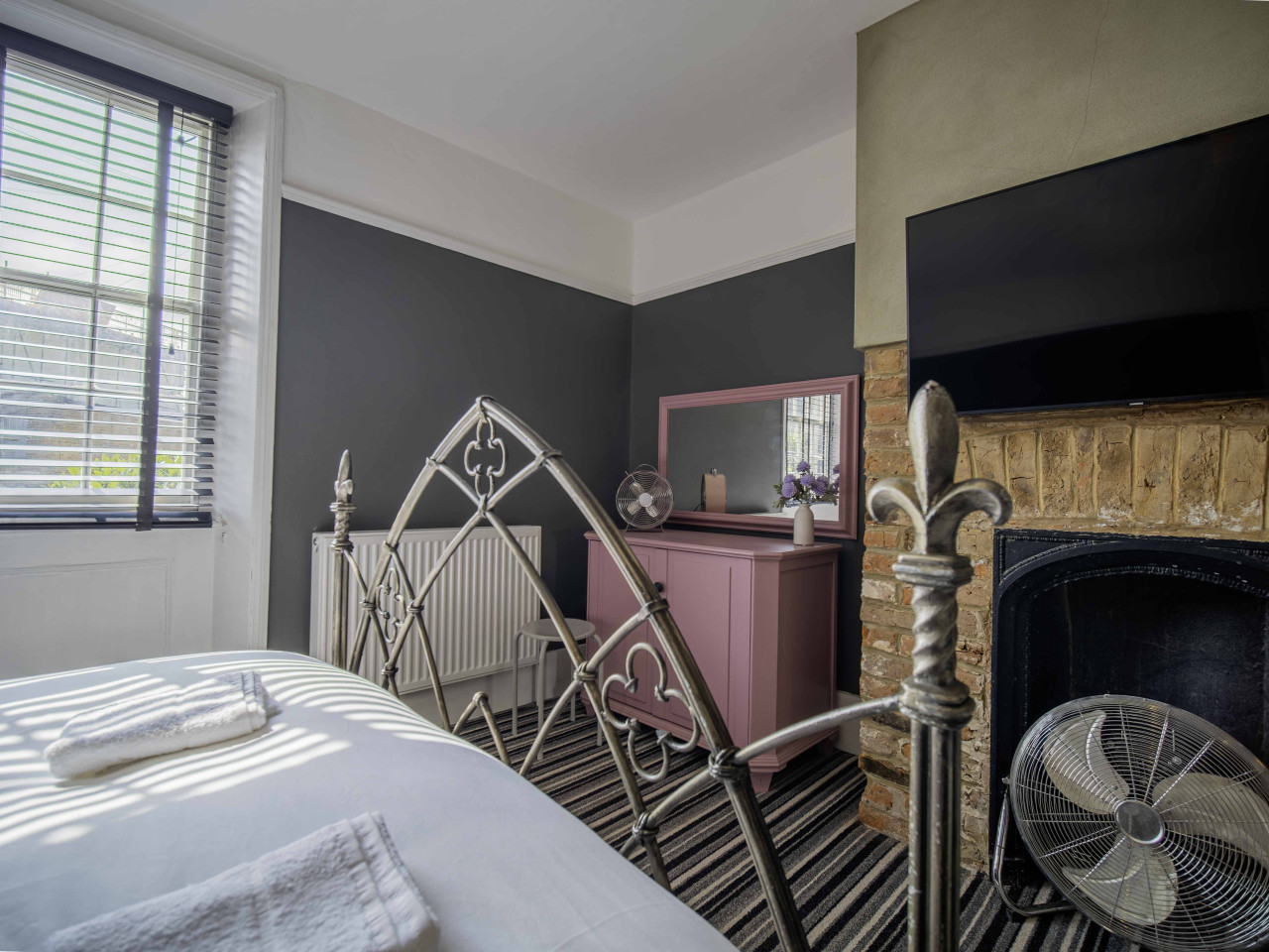 Broadstairs | Betsy Cottage | 17th-Century Flint Cottage by Viking Bay in 14 Nelson Place - Property image 44 - VivreStays