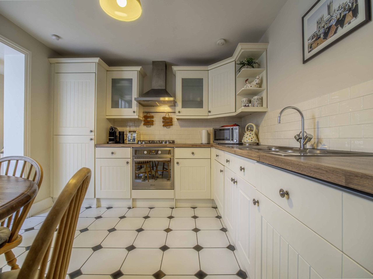 Canterbury | Riverside Cottage |Parking in 1 GreyFriars Cottages, Stour Street - Property image 12 - VivreStays