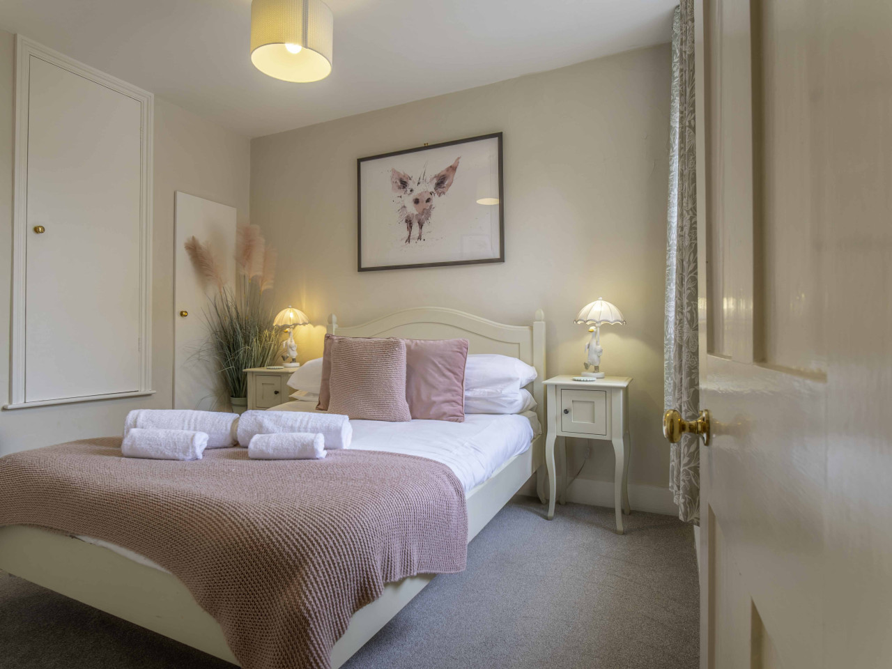 Canterbury | Riverside Cottage |Parking in 1 GreyFriars Cottages, Stour Street - Property image 4 - VivreStays