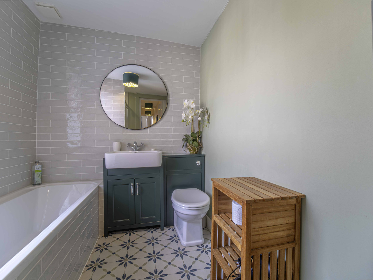 Canterbury | Riverside Cottage |Parking in 1 GreyFriars Cottages, Stour Street - Property image 14 - VivreStays