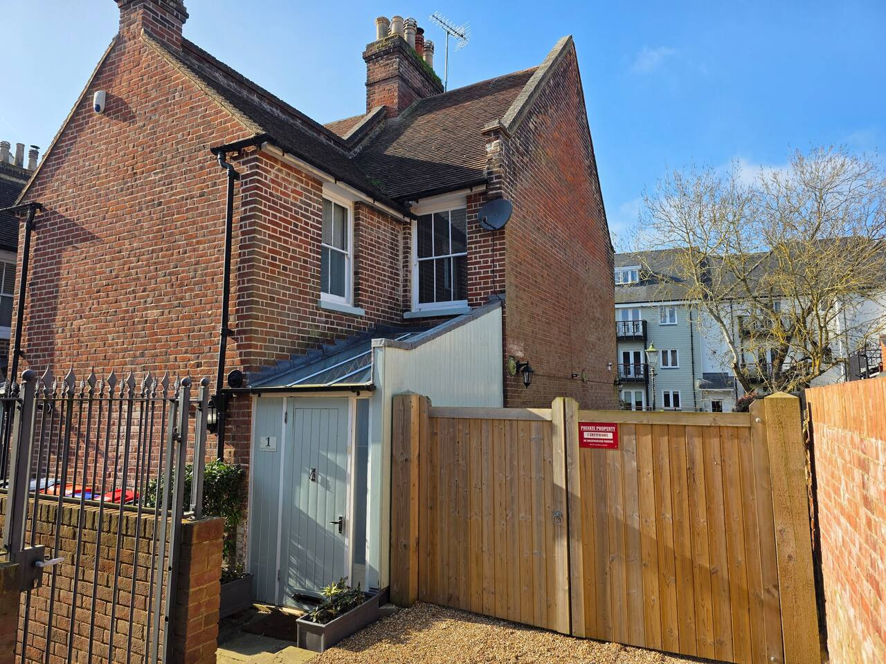 Canterbury | Riverside Cottage |Parking in 1 GreyFriars Cottages, Stour Street - Property image 34 - VivreStays