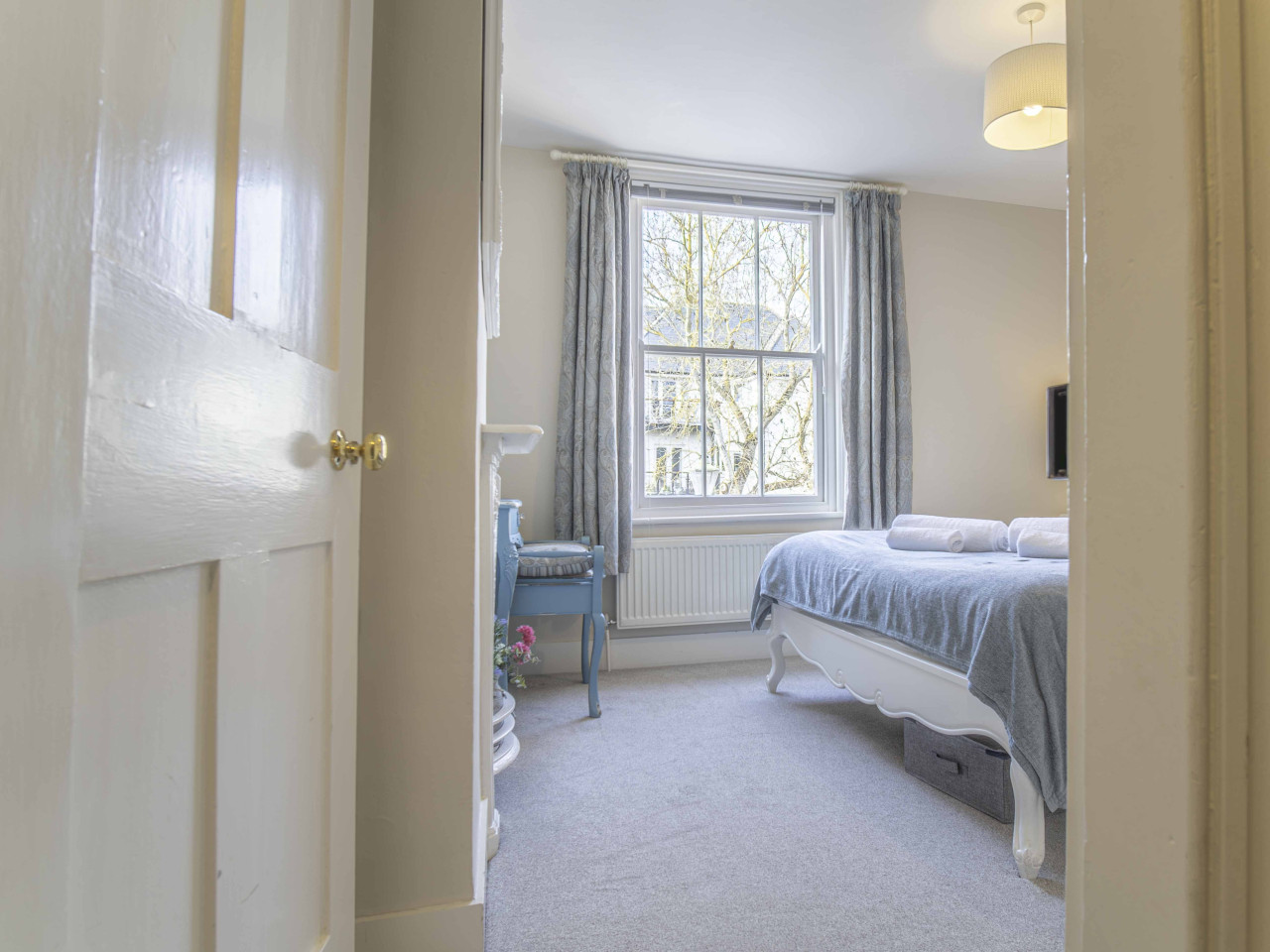 Canterbury | Riverside Cottage |Parking in 1 GreyFriars Cottages, Stour Street - Property image 24 - VivreStays