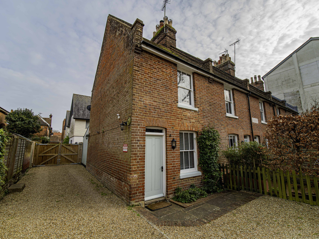 Canterbury | Riverside Cottage |Parking in 1 GreyFriars Cottages, Stour Street - Property image 33 - VivreStays