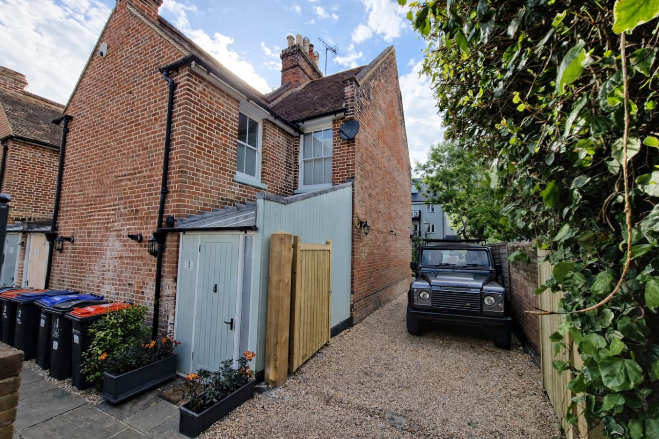 Canterbury | Riverside Cottage |Parking in 1 GreyFriars Cottages, Stour Street - Property image 31 - VivreStays
