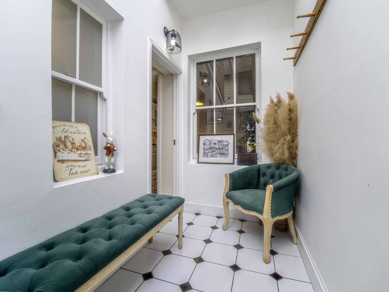 Canterbury | Riverside Cottage |Parking in 1 GreyFriars Cottages, Stour Street - Property image 21 - VivreStays