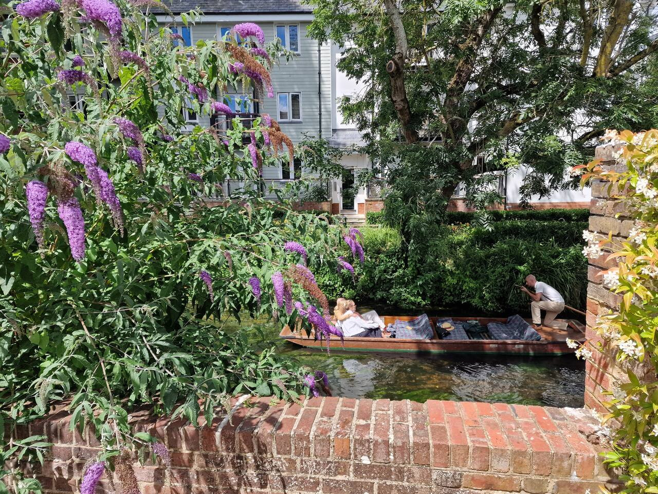 Canterbury | Riverside Cottage |Parking in 1 GreyFriars Cottages, Stour Street - Property image 7 - VivreStays