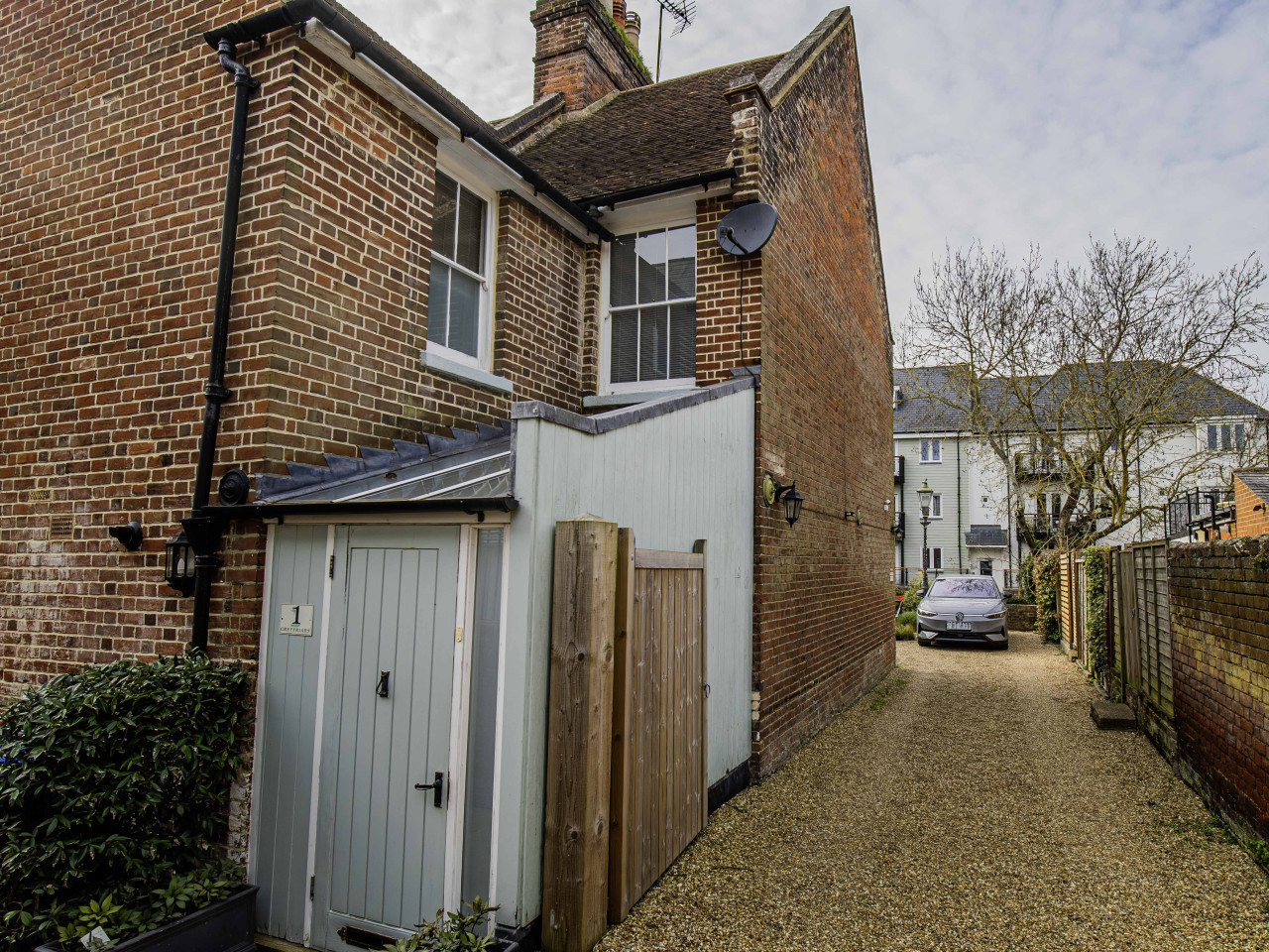 Canterbury | Riverside Cottage |Parking in 1 GreyFriars Cottages, Stour Street - Property image 32 - VivreStays