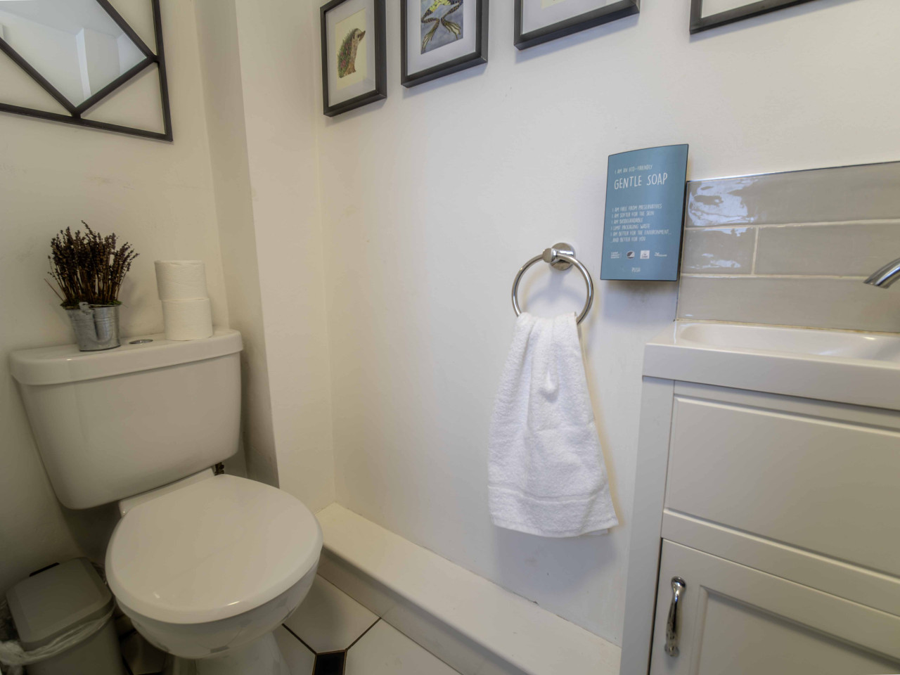 Canterbury | Riverside Cottage |Parking in 1 GreyFriars Cottages, Stour Street - Property image 26 - VivreStays