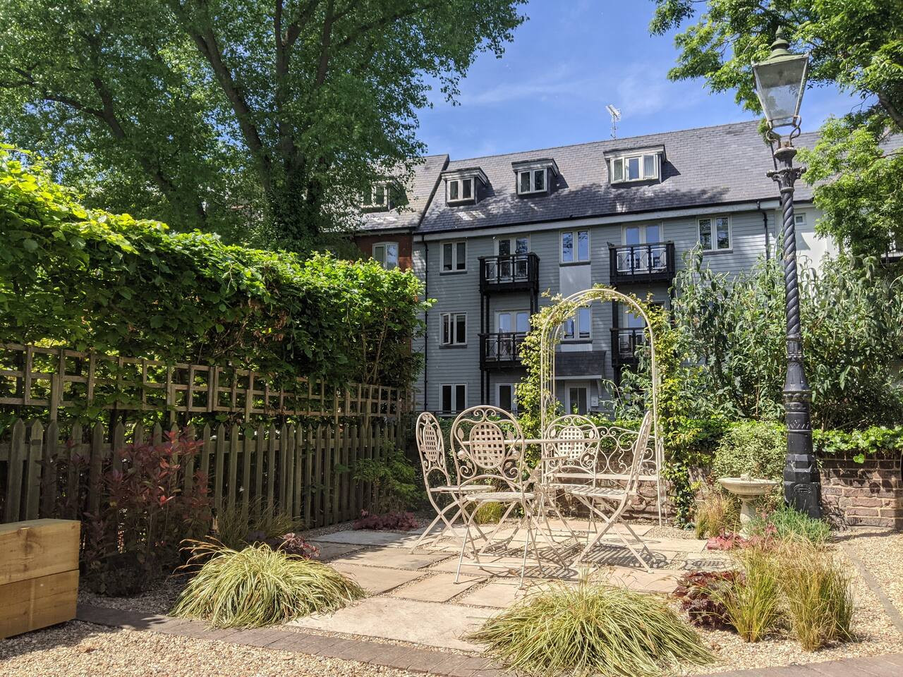 Canterbury | Riverside Cottage |Parking in 1 GreyFriars Cottages, Stour Street - Property image 28 - VivreStays