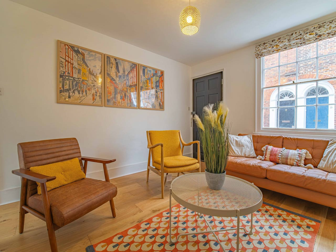 City Centre Cottage | Canterbury | Garden & Views serviced apartment - Canterbury - VivreStays