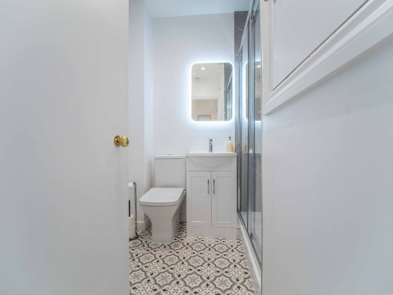City Centre Cottage | Canterbury | Garden & Views in 41 King Street - Property image 14 - VivreStays